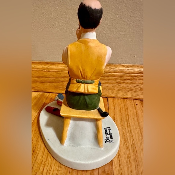 Norman Rockwell collectible porcelain figurine “Man Threading A Needle” - Picture 6 of 8